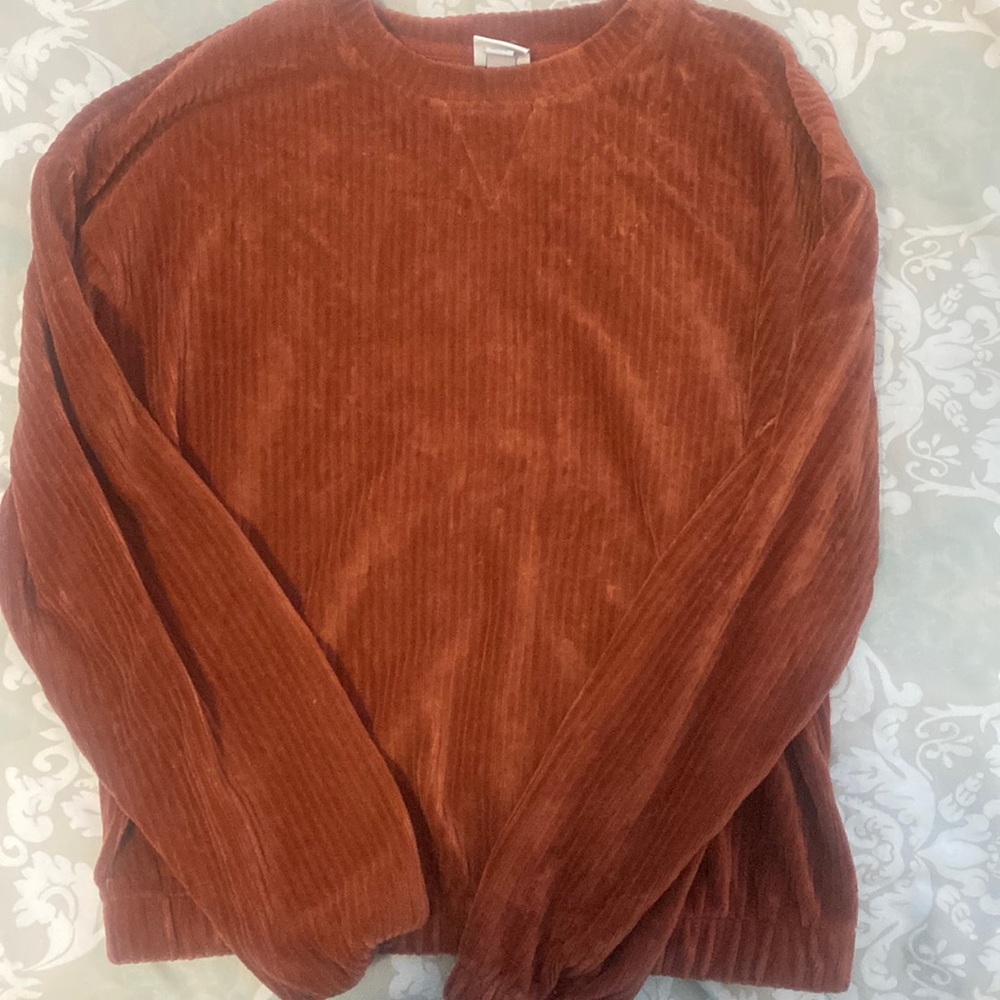 Auburn sweater,fitted bottom and sleeves